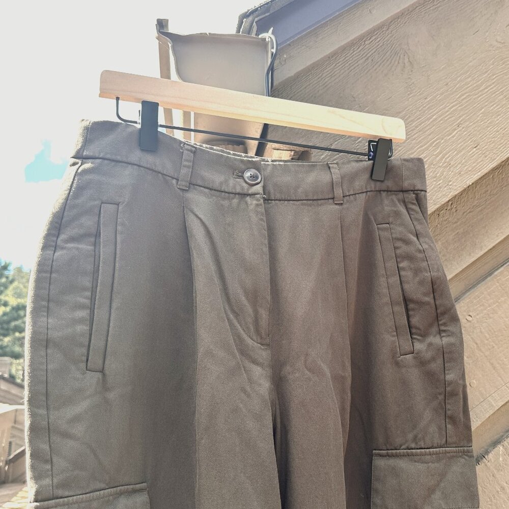 EUC Old Navy Extra High Waisted Taylor Pleated Cargo Pants - Picture 6 of 11